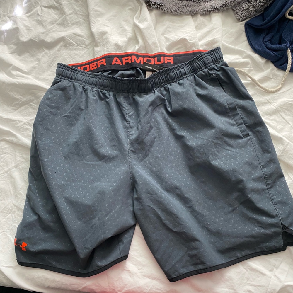 UNDERARMOUR SHORTS XL